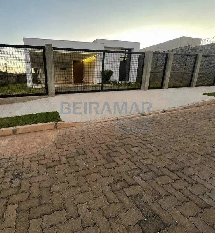 Características do Imóvel-Casa moderna, espaçosa e extremamente arejada-300 m² d...
