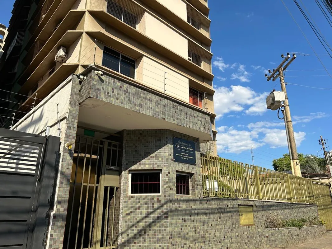 EDIFÍCIO MILÃO — CONFORTO E PRATICIDADEExcelente apartamento com ambientes bem d...