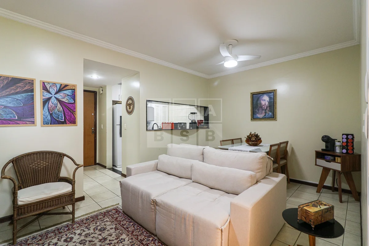 Apartamento linear reformado no CA do Lago Norte, em andar alto, com vista livre...