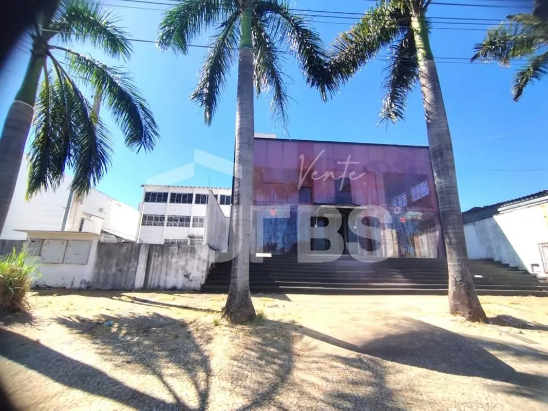 COD U-0012135 - Este lote comercial possui uma -rea total de 798,04m- e uma cons...