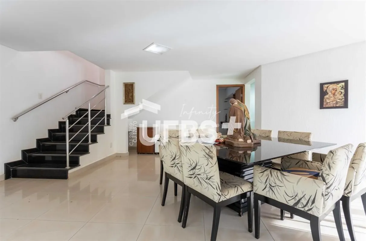 COD U-0009942 - Excelente sobrado no Granville com tr-s su-tes plenas, sendo uma...