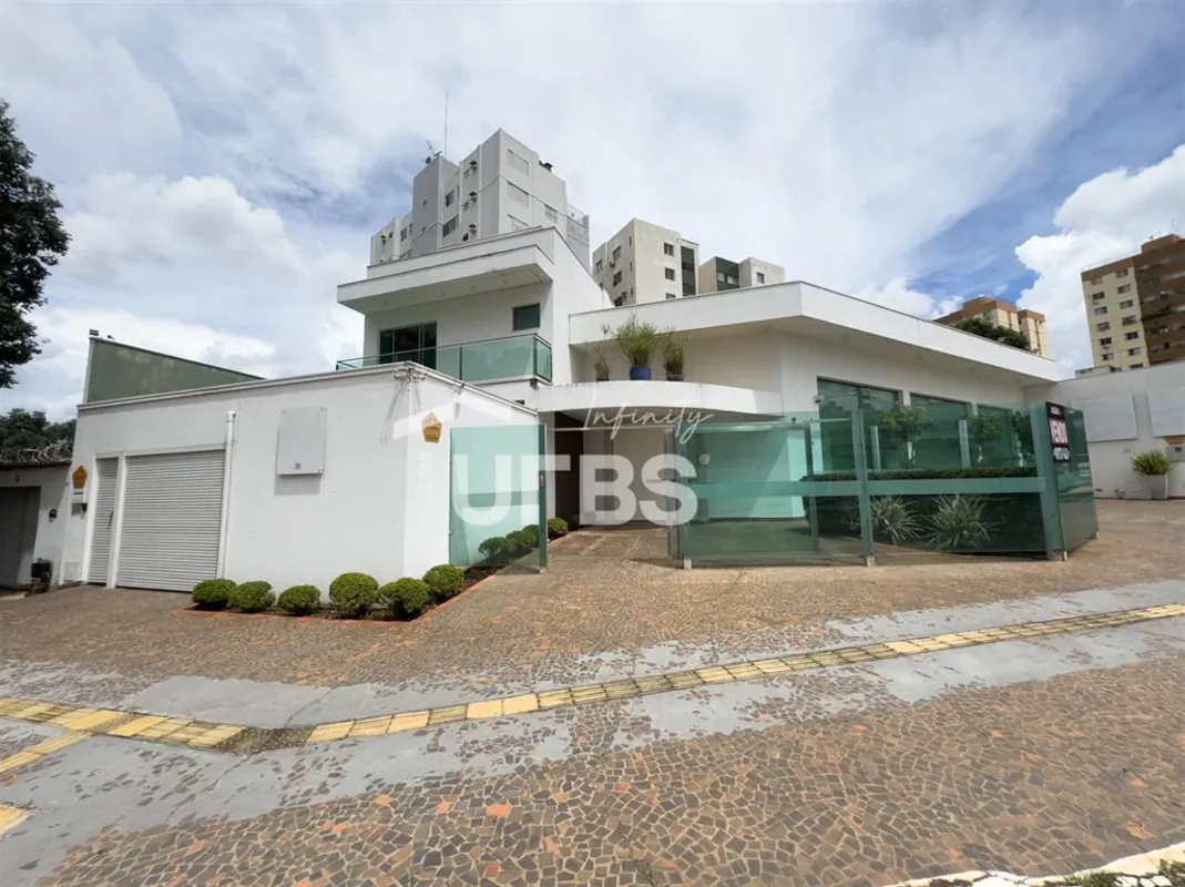 COD U-0019899 - Im-vel de Alto Padr-o .-rea constru-da de 565 m-. Audit-rio clim...