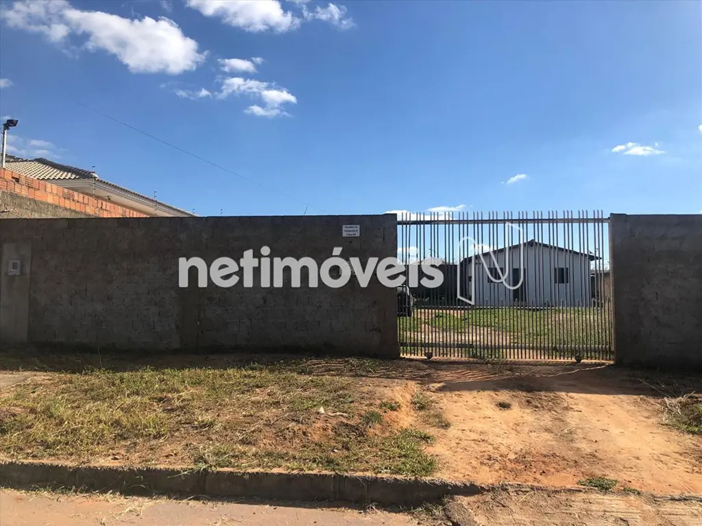 Lote com 749,36m²Casa com 50m² Possui habite-se 1 quartos, com piso em cerâmica;...