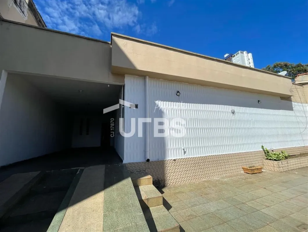 COD U-0024368 - Casa t-rrea no Setor Aeroporto com 418m- de -rea constru-da em t...