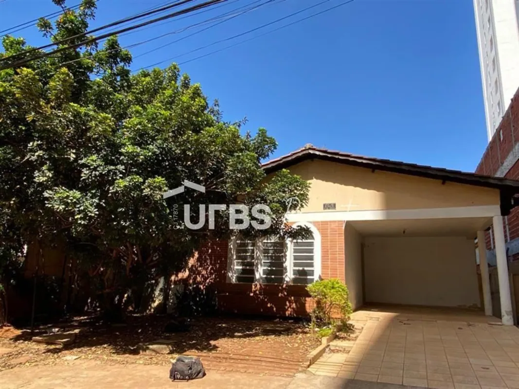 COD U-0006237 - Casa Setor Marista 4 quartos, sendo 3 su-tes 3 banheiros Terreno...