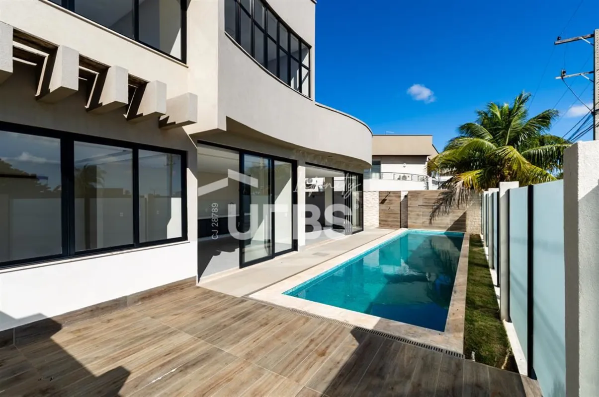 COD U-0023928 - Descubra seu para-so em Goi-nia! Casa de esquina com 4 su-tes, p...