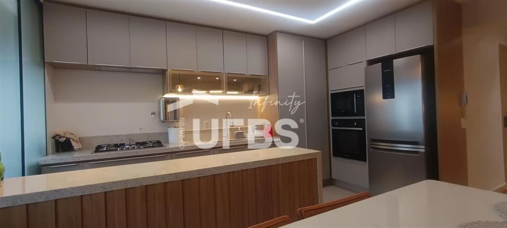 COD U-0028712 - Apartamento com -rea total de 84m2, no 23- andar com vista livre...