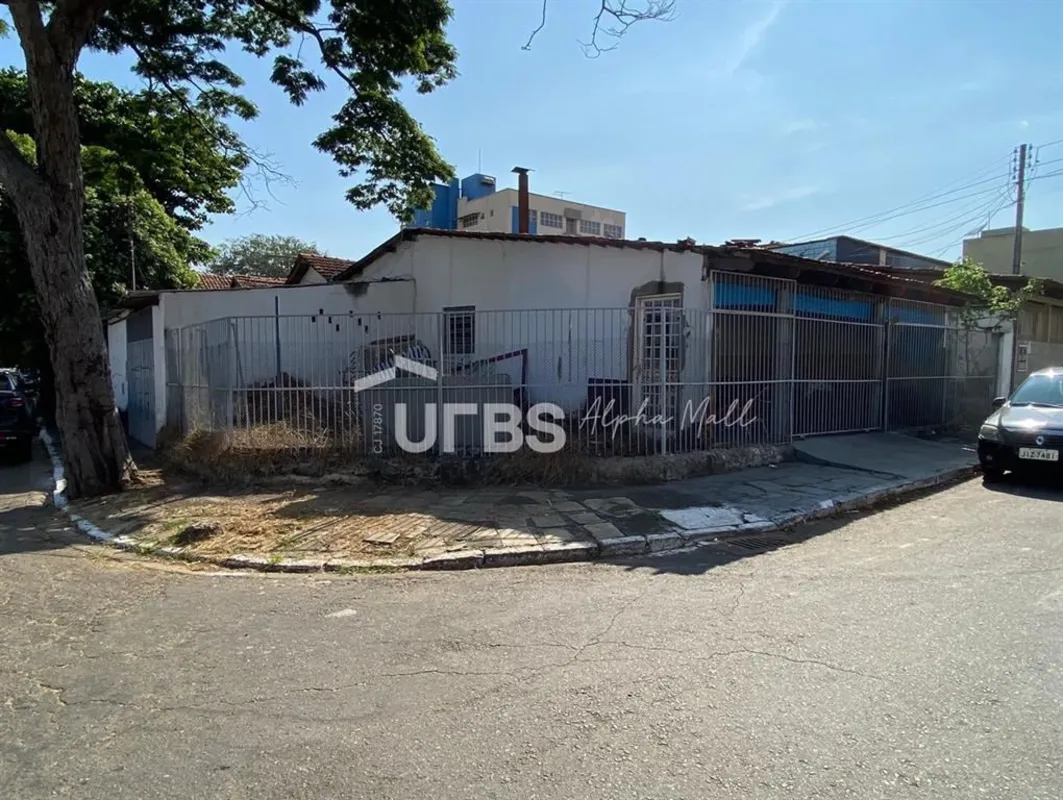 COD U-0003589 - Casa comercial no Setor Central S-o 2 terrenos, sendo um deles d...
