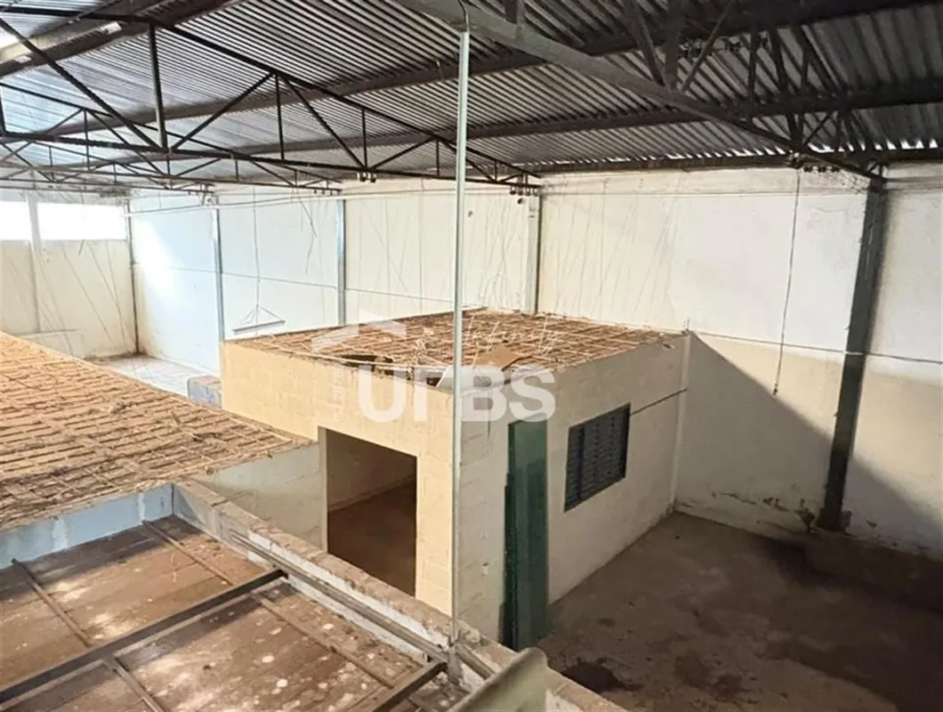 COD U-0028709 - Im-vel comercial a venda no Setor Santa Genoveva. O im-vel est- ...