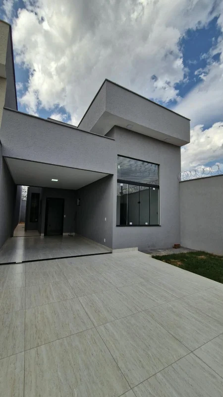 CASA À VENDA | SOLANGE PARKSeu novo lar pode estar aqui.Casa moderna e bem plane...