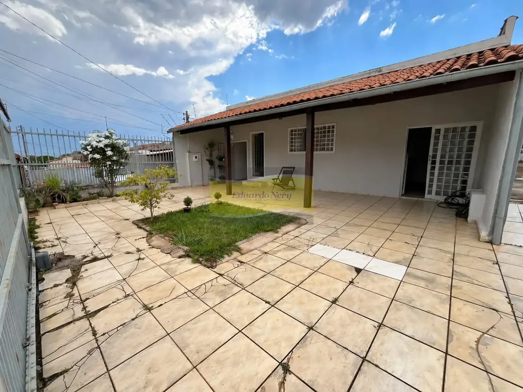Descubra uma residência encantadora na Quadra 2 Conjunto E 12, Sobradinho, DF. E...