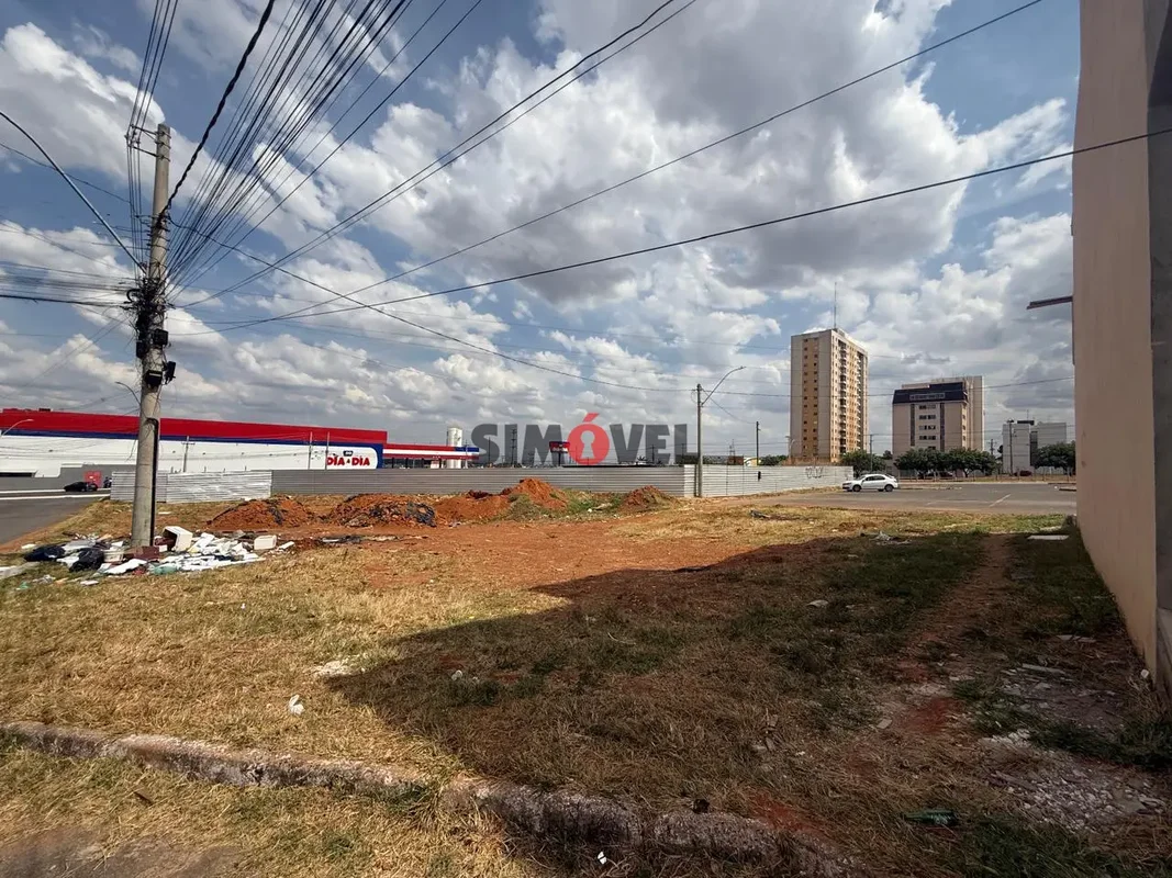 Lote vazado de 100m² com possibilidade de construção de até 350m², ao lado do At...