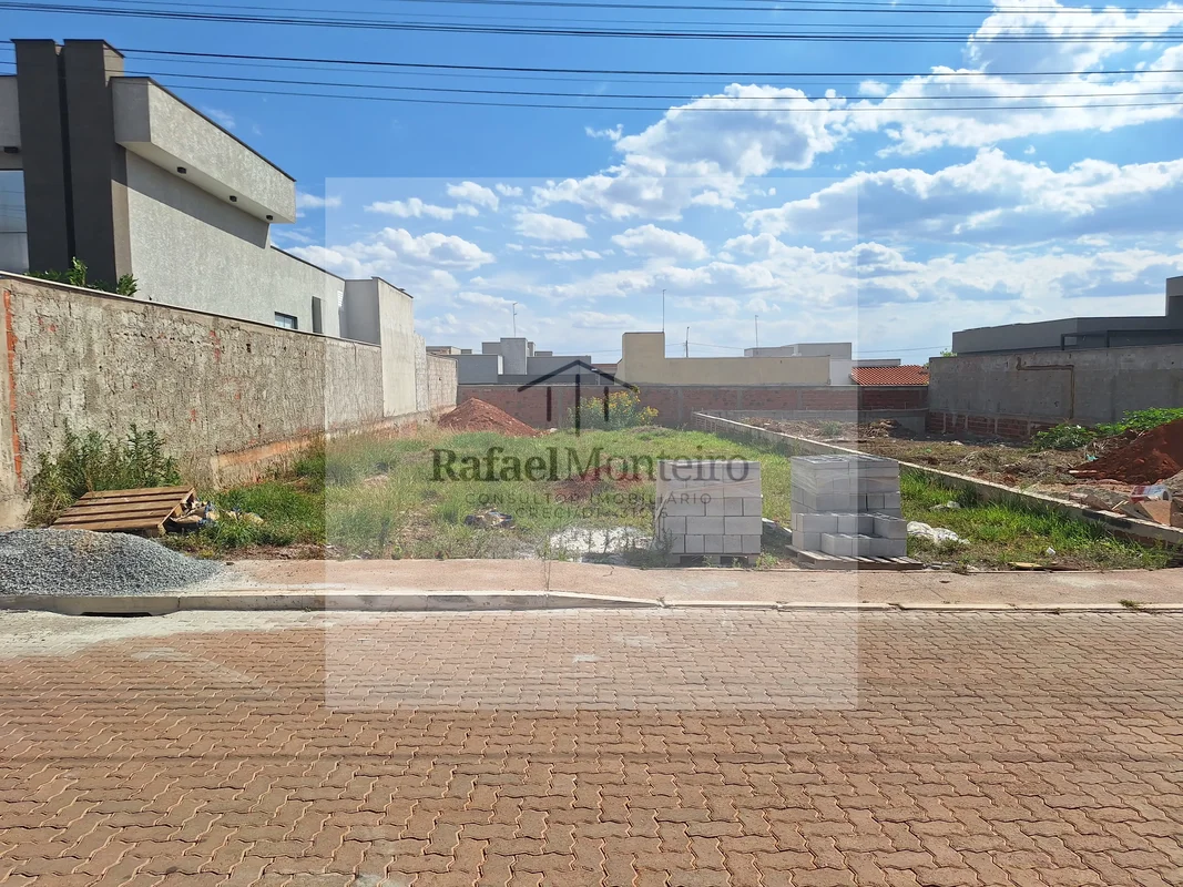 Lote residencial de 400m² à venda no Residencial Collins, na Avenida São Francis...