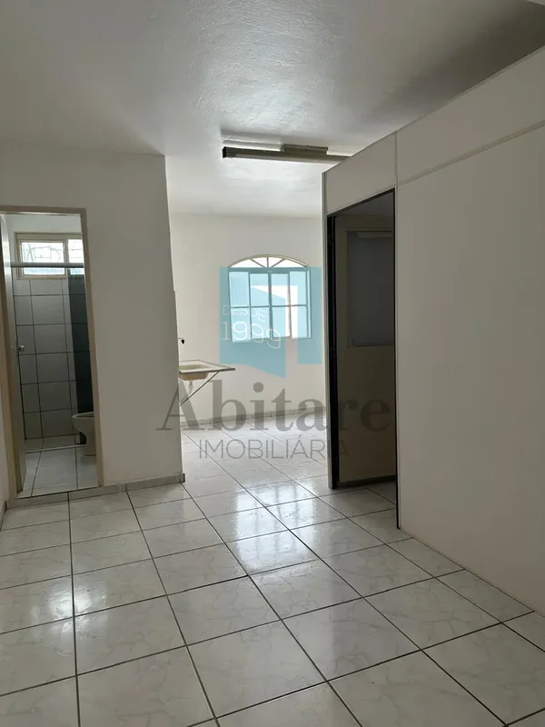 Kitnet no 3° andar; Cozinha, sala, 01 quarto e banheiro; Banheiro com box; Prédi...