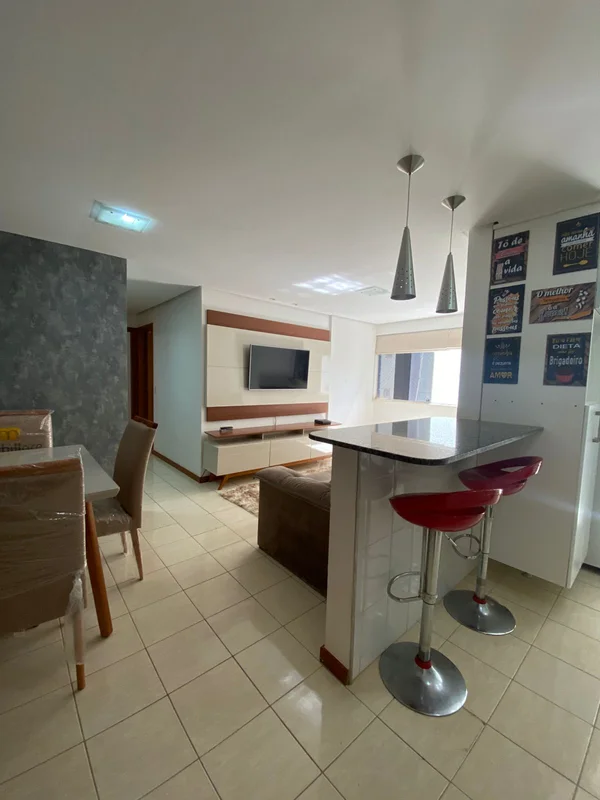Apartamento de 66 m2 Mobiliado (Rua 21 Sul): 2 quartos (1 suíte), corredor com e...