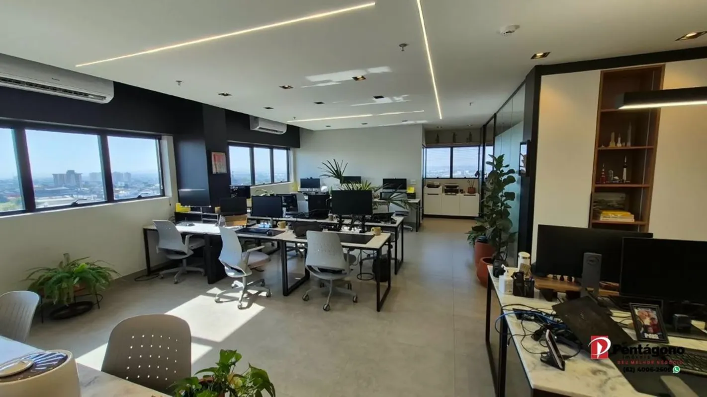 SALA COMERCIAL NOVA, AMPLA E MUITO BEM CONSERVADA!Excelente sala comercial com 9...