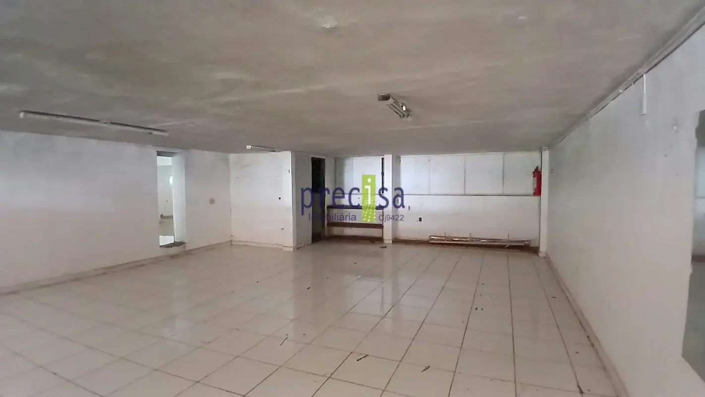 SOBRELOJA COM 2 SALAS DIVIDIDAS, 02 BANHEIROS, ENTRADA PELOS FUNDOS, PISO EM CER...