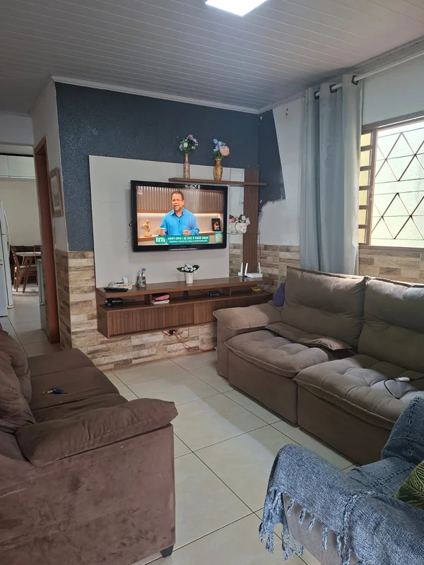 QR 619 - SAMAMBAIA - Excelente Casa Composta de: Sala de Estar/Home, Copa/Sala d...