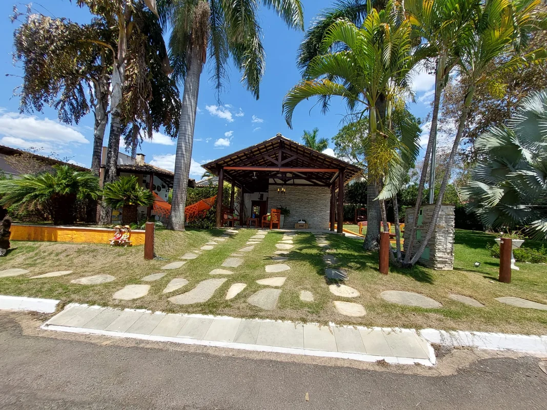 Descubra uma casa de alto padrão em um dos endereços mais privilegiados de Piren...