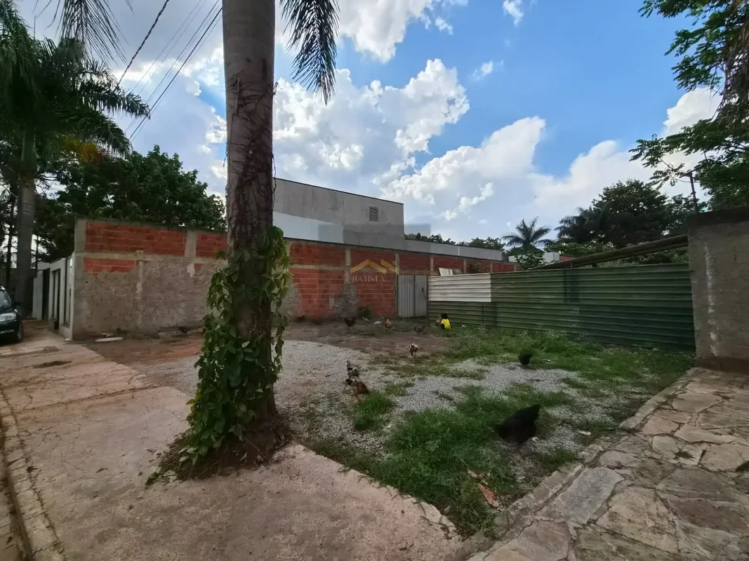 Batista Soluções Imobiliárias vende:Lote na Avenida da Misericórdia, em condomín...