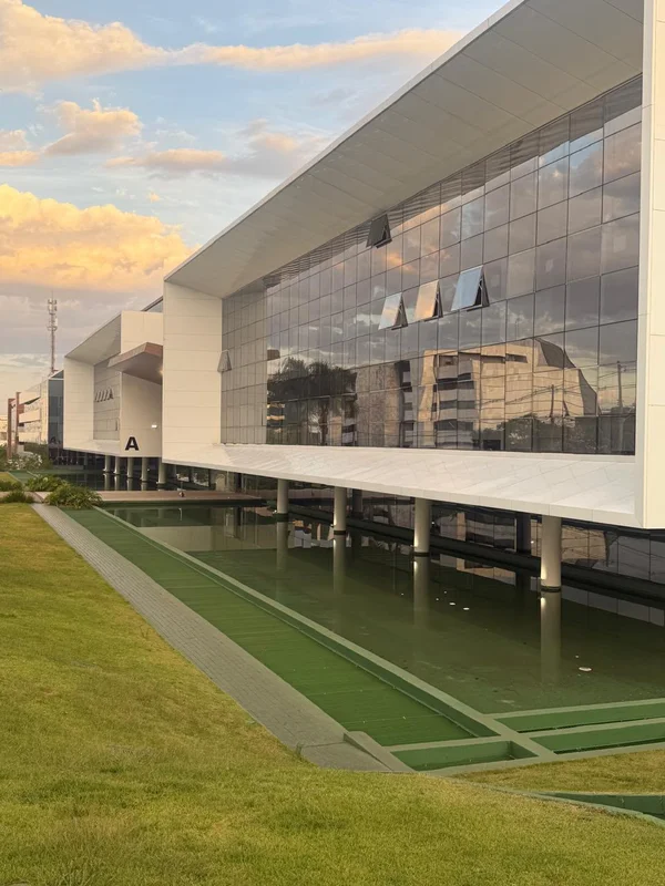 Sala comercial mobiliada na SIG Quadra 4, Brasília, DF — localização estratégica...