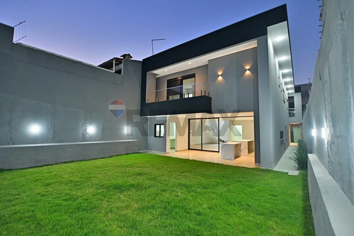 3 quartos (1 suíte) 318m² construídos lote de 350m² 3 vagas cobertas aceita fina...