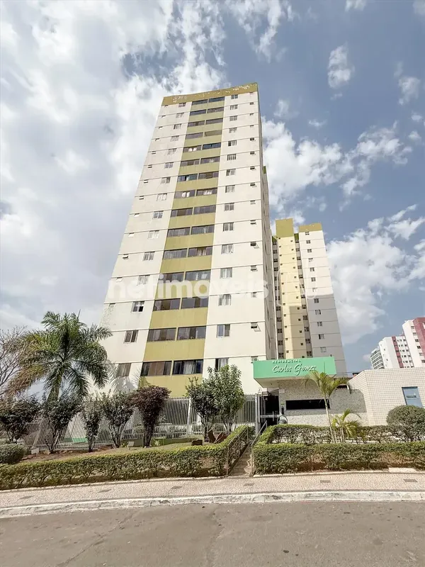 O Residencial Carlos Gomes desfruta de uma localização privilegiada, situado pró...