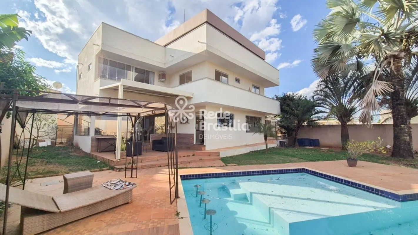 Uma residência para viver com espaço, conforto e exclusividade! Algumas casas of...