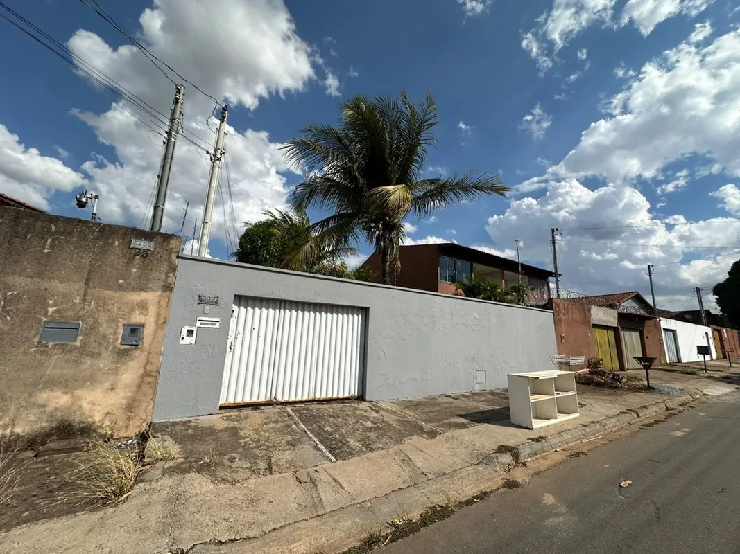 Excelente casa localizada no Solar Santa Rita, ideal para quem busca conforto, t...