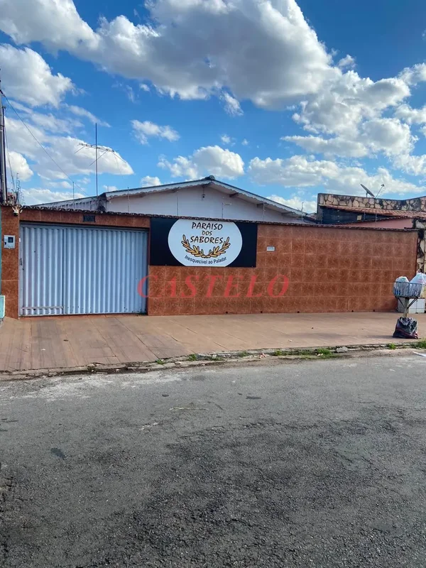 3 quartos, sendo 2 suítes, todos com box em alumínio / acrílico SalaCozinha ampl...