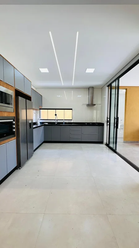 CASA DE ALTO PADRÃO À VENDA – PONTE ALTA NORTELocalização: Av. Alameda dos IpêsI...
