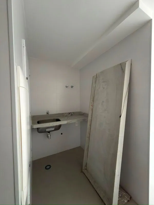 Apto com 200 m2, divididos em 3 suítes plenas, sendo a principal com amplo close...