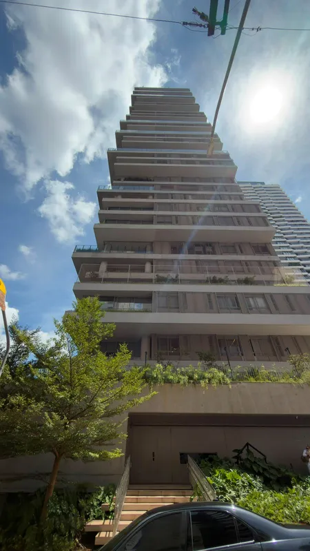 394,89 m23 suítes, sendo a master com amplo closet e banheiraSala íntimaLavaboIn...