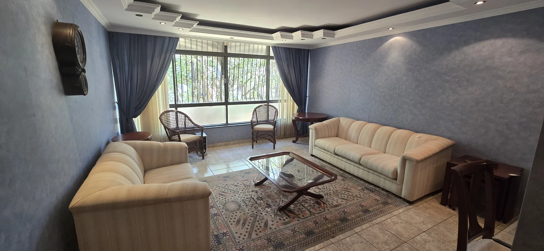 03 Quartos sendo uma suíte;Sala para dois ambientes;Banheiro social;Cozinha com ...