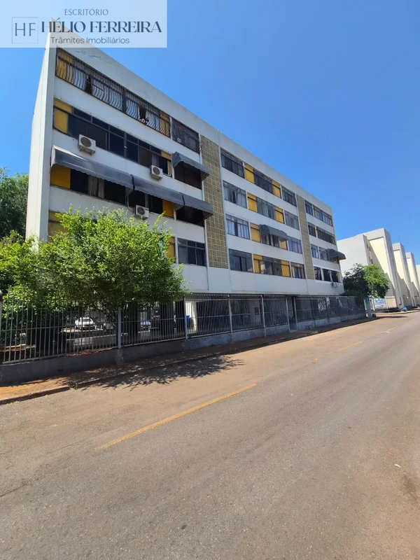 Ótimo apartamento no Cruzeiro Novo com: - 3 quartos,- 2 banheiros, - área de ser...