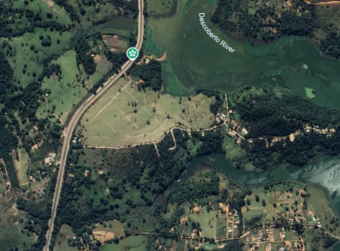 Fazenda à beira da BR060 a 75km de Brasília. A Fazenda está localizada em Santo ...