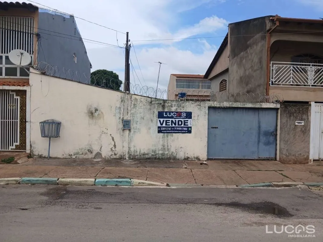 Oportunidade para morar e investir!Imóvel em terreno de 250m², composto por duas...