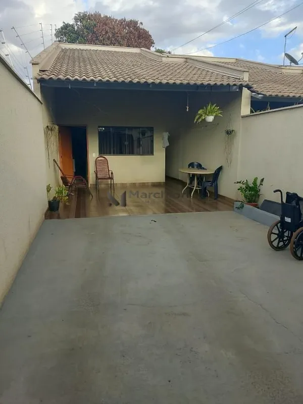 VENDO ÁGIO DE CASA 2 QTS C/ SUÍTE NO JD DECOLORES EM TRINDADE Excelente oportuni...