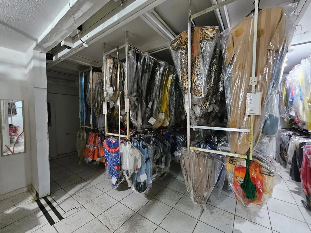 Casa Térrea + Sobrado Comercial à Venda no Centro de GoiâniaExcelente oportunida...