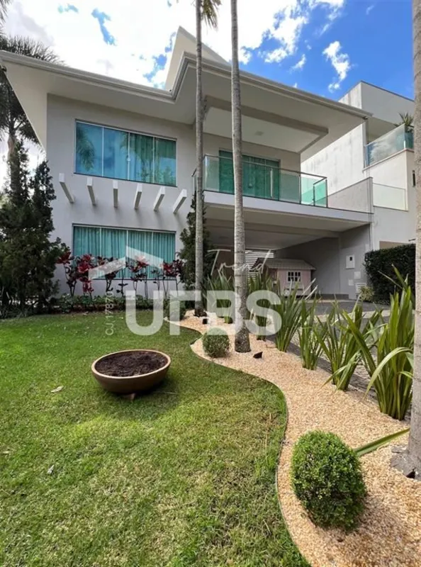 COD U-0035619 - Sobrado com Piscina Aquecida e Estrutura Completa no Condomínio ...