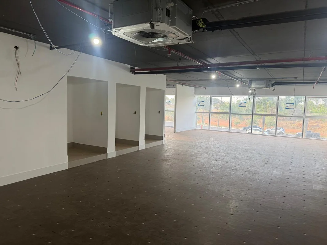 Oportunidade única na SIG Quadra 4, em Brasília: sala comercial de 177m² no Capi...
