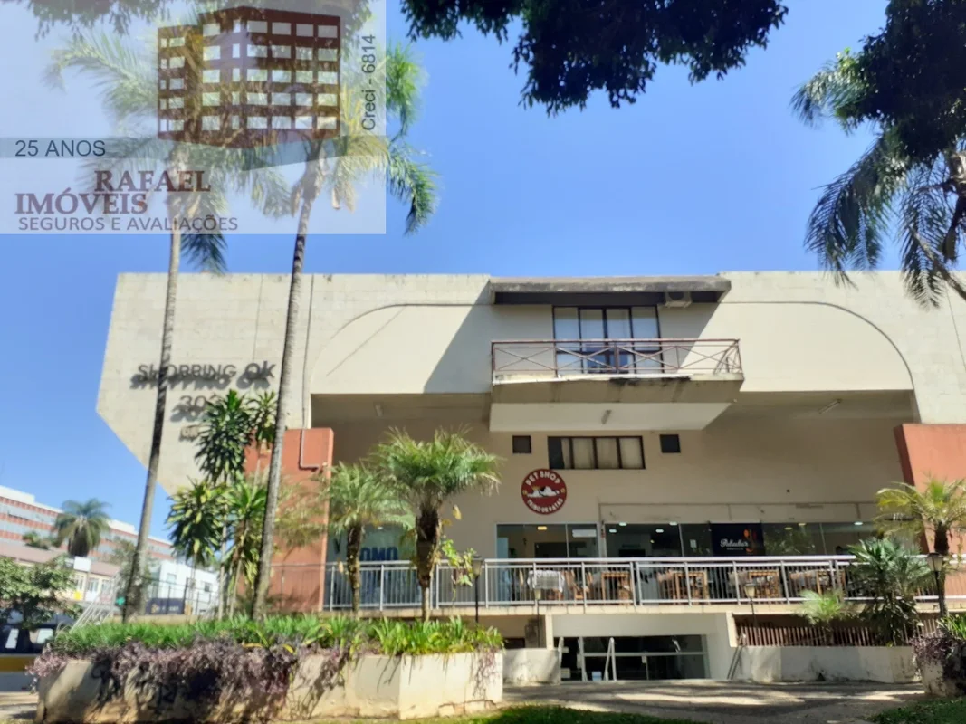 Loja lateral com 25m²Porta automatizada,Vão livre com piso e paredes com o reves...