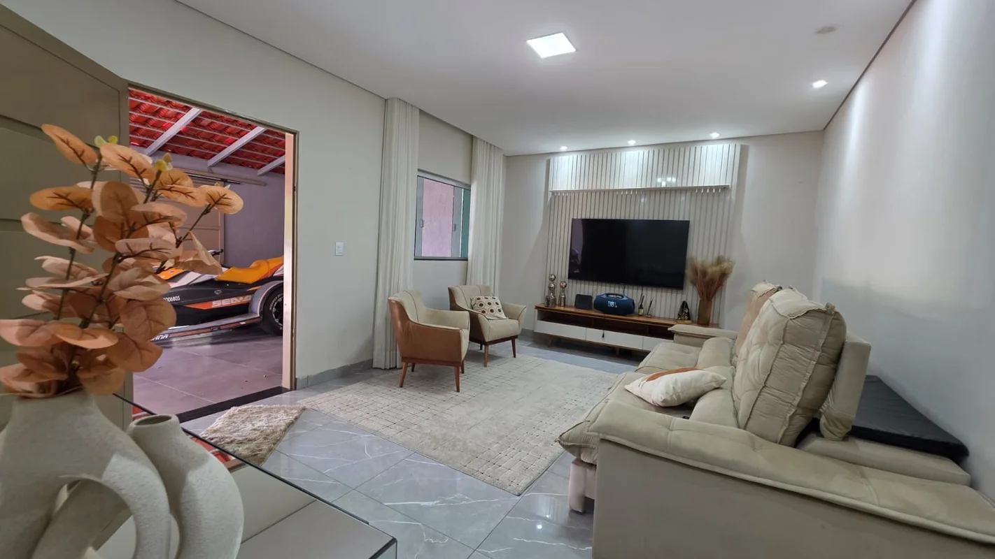 OPORTUNIDADE ÚNICA NA M-NORTE - A CASA QUE SUA FAMÍLIA MERECE Sua casa própria t...