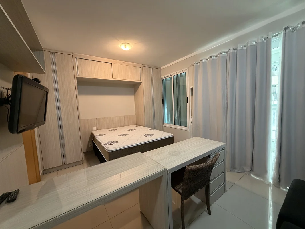 Apartamento para venda, completo em mobília, com vista para o Parque Vaca Brava....