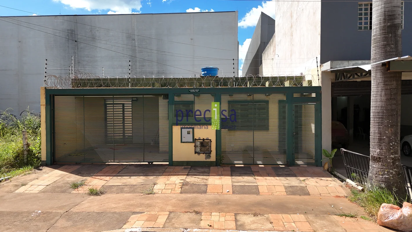 O prédio comercial localizado na SCIA Quadra 8 Conjunto 11, lote 05, no Setor In...