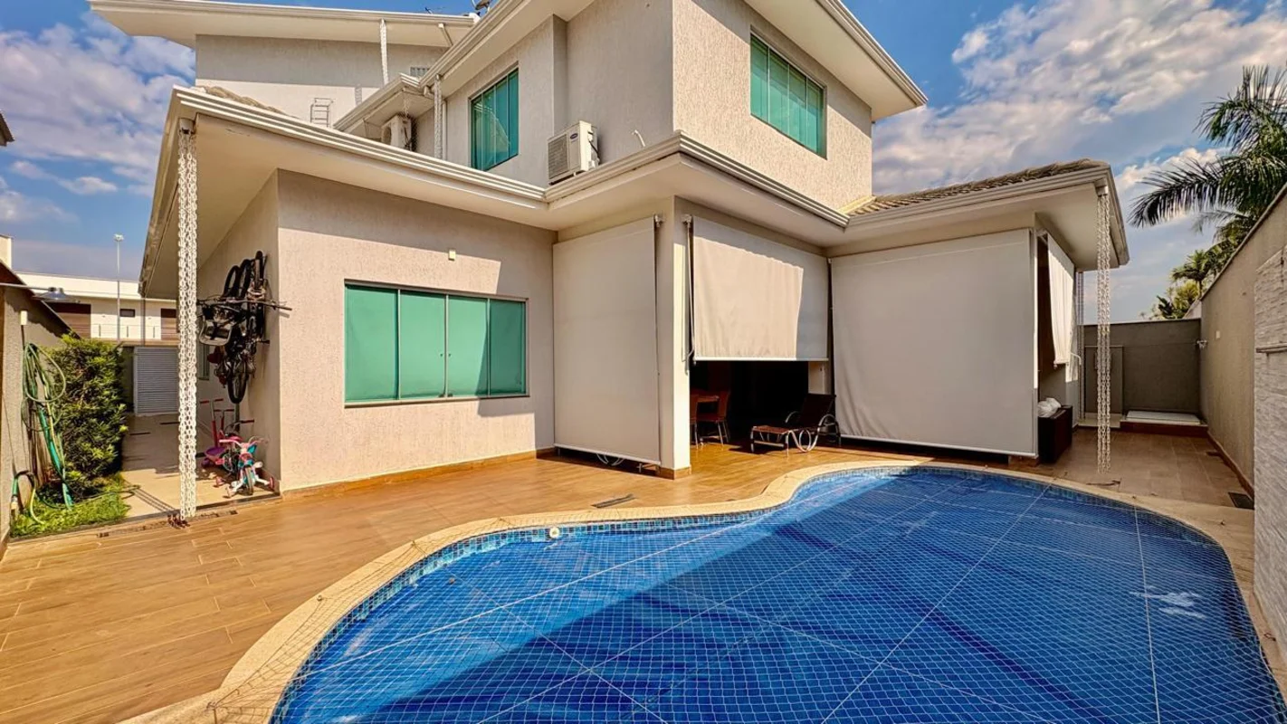 Sobrado à venda no Condomínio Granville, com 425 m² de construção em um lote de ...