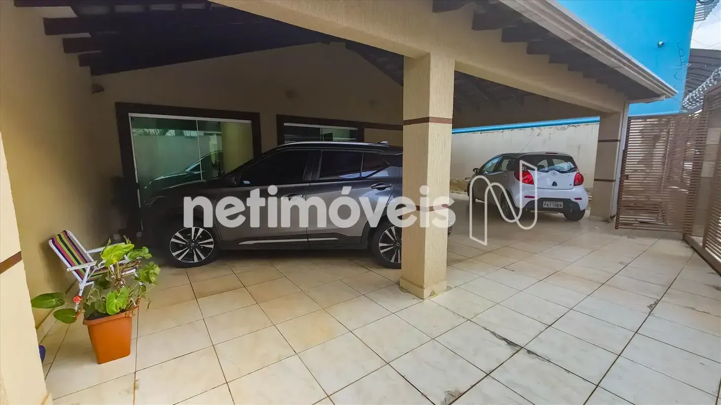 Imóvel Casa térrea com ampla área externa, com aproximadamente 300m² e lote de 4...