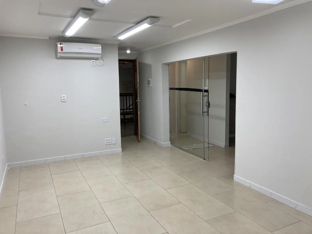 Duas Salas comerciais para aluguel Asa Norte Brasília DFComposto por:Quatro sala...