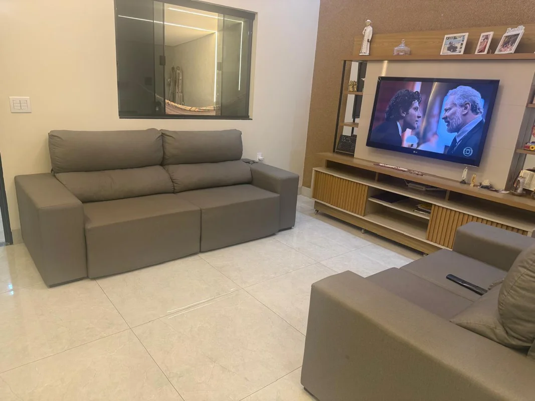 * - Imagine morar em uma casa reformada, confortável e bem localizada no coração...