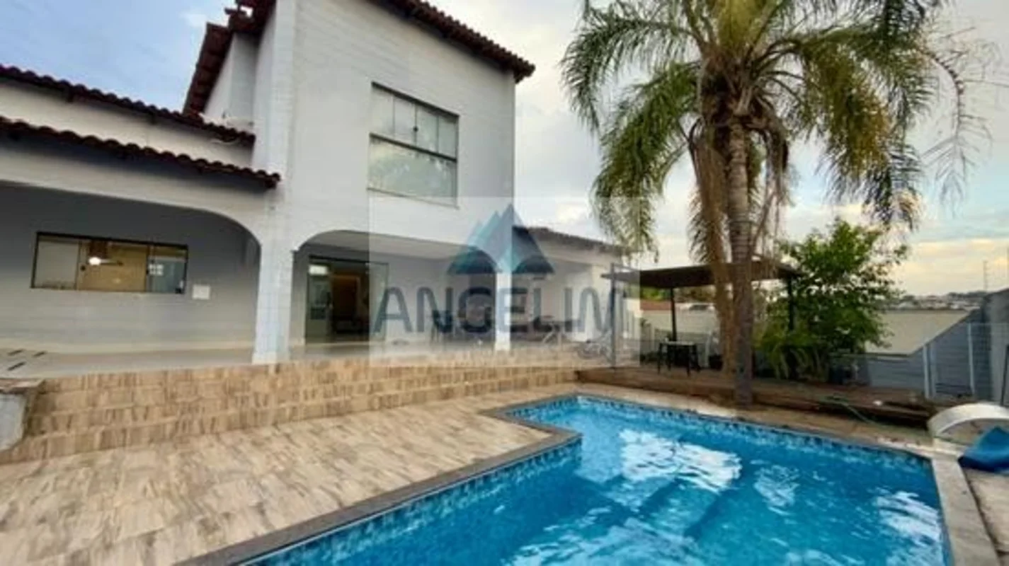 Uma casa pensada para quem deseja viver com espaço, conforto e privacidade e uma...